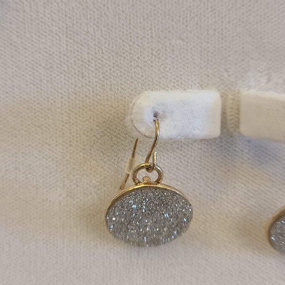 NWT Sparkly Silver & Gold Colored Necklace/ Earring Set. - Picture 4 of 14